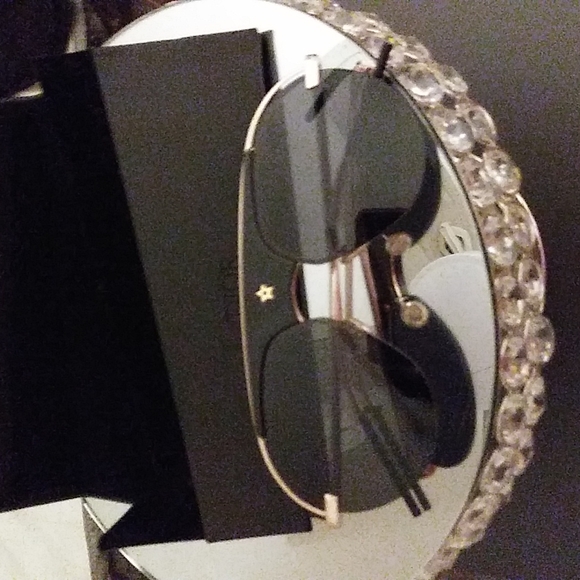 DIOR WOMEN'S SUNGLASSES. WORN ONCE! - Picture 10 of 13